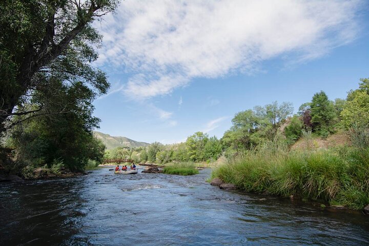 Disfruta de un pintoresco recorrido de rafting de medio día por el río Animas Inferior en Durango, Colorado, con rápidos emocionantes y hermosas vistas, foto 15 | wizardtrip