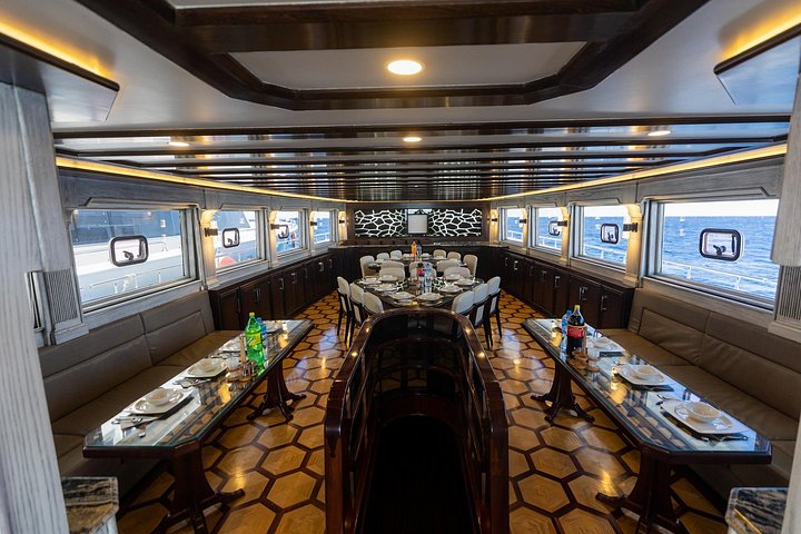 Crucero de lujo en yate en Hurgada con snorkel, visita a isla, deportes acuáticos y masaje a bordo, foto 14 | wizardtrip