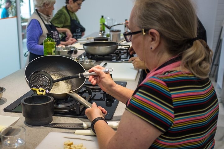 Hands-on paella and tapas cooking class in Seville with a market tour, photo 9 | wizardtrip