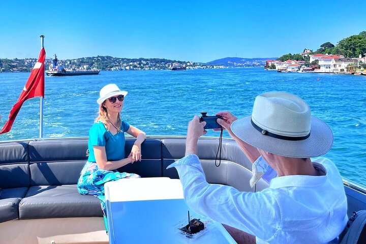 Croisière de Luxe sur le Bosphore à Istanbul avec Arrêt Côté Asiatique | wizardtrip