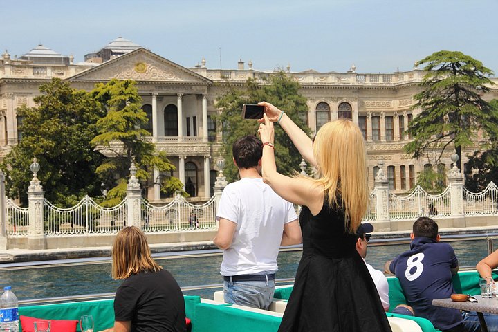 Luksusyachtcruise på Istanbuls Bosporos-stredet, med landemerker og den asiatiske siden, foto 6 | wizardtrip
