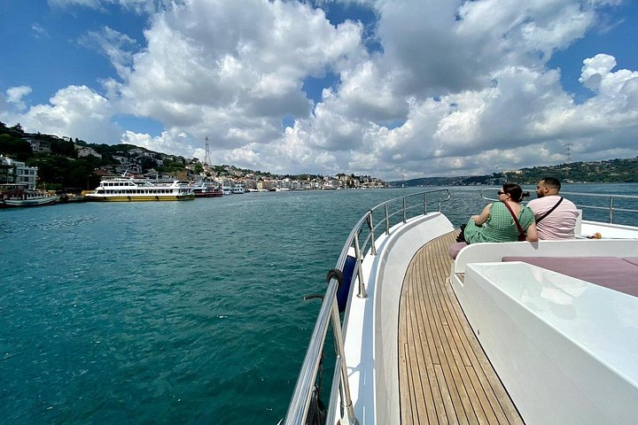 Luksusyachtcruise på Istanbuls Bosporos-stredet, med landemerker og den asiatiske siden, foto 22 | wizardtrip