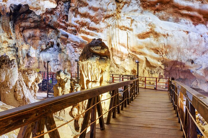 Verken de magnifieke Phong Nha en Paradise Caves in Vietnam, met adembenemende stalactieten en ondergrondse rivieren, foto 9 | wizardtrip