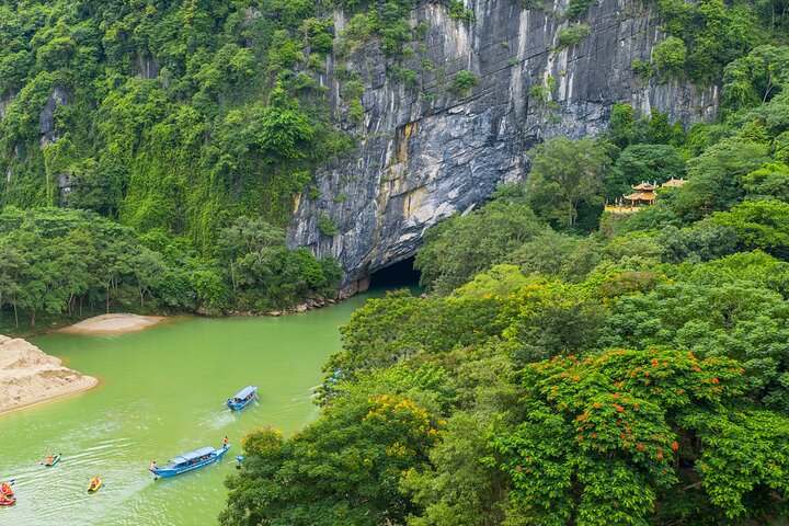 Verken de magnifieke Phong Nha en Paradise Caves in Vietnam, met adembenemende stalactieten en ondergrondse rivieren, foto 12 | wizardtrip