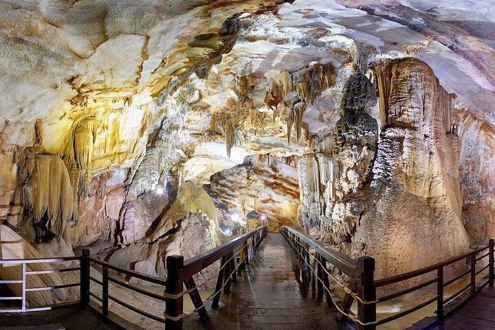 Verken de magnifieke Phong Nha en Paradise Caves in Vietnam, met adembenemende stalactieten en ondergrondse rivieren, foto 16 | wizardtrip