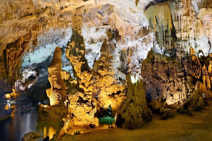 Verken de magnifieke Phong Nha en Paradise Caves in Vietnam, met adembenemende stalactieten en ondergrondse rivieren, foto 17 | wizardtrip