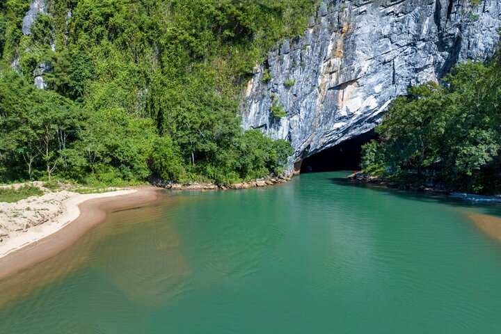 Verken de magnifieke Phong Nha en Paradise Caves in Vietnam, met adembenemende stalactieten en ondergrondse rivieren, foto 23 | wizardtrip