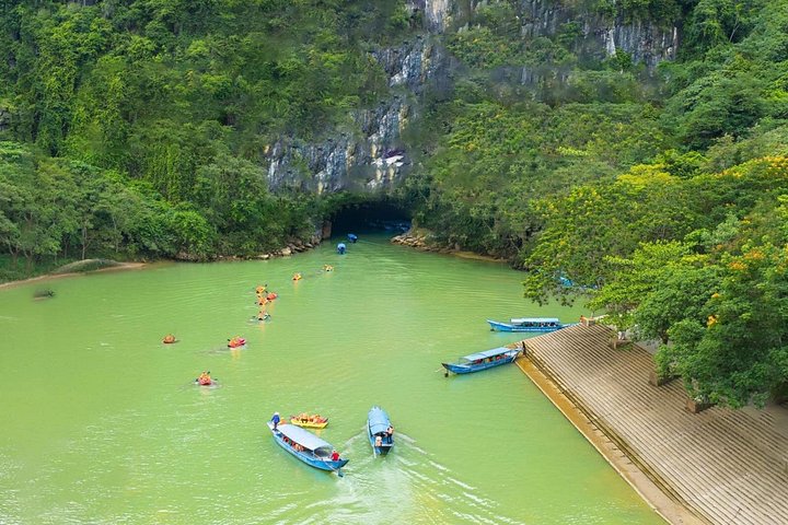 Verken de magnifieke Phong Nha en Paradise Caves in Vietnam, met adembenemende stalactieten en ondergrondse rivieren, foto 24 | wizardtrip