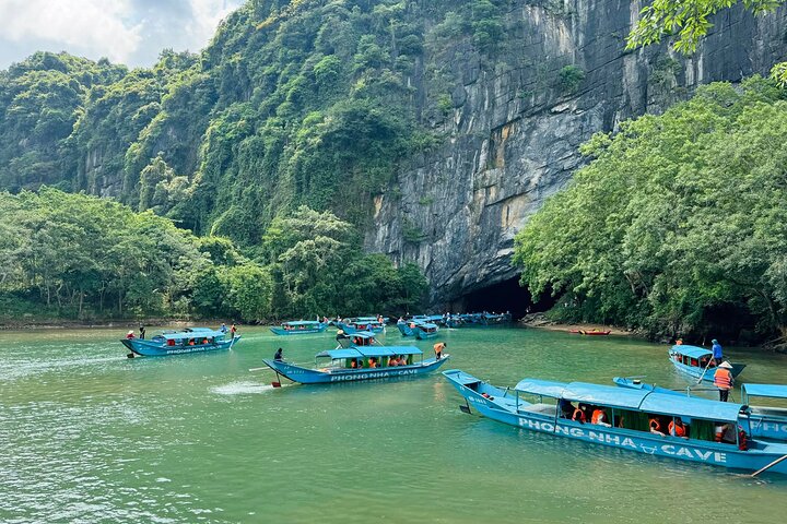 Verken de magnifieke Phong Nha en Paradise Caves in Vietnam, met adembenemende stalactieten en ondergrondse rivieren, foto 25 | wizardtrip