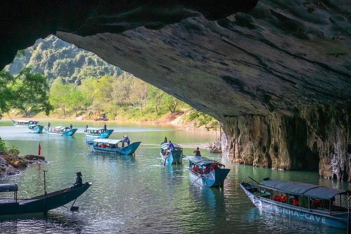 Verken de magnifieke Phong Nha en Paradise Caves in Vietnam, met adembenemende stalactieten en ondergrondse rivieren, foto 30 | wizardtrip