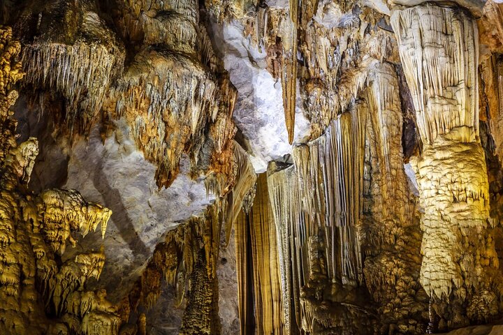 Verken de magnifieke Phong Nha en Paradise Caves in Vietnam, met adembenemende stalactieten en ondergrondse rivieren, foto 33 | wizardtrip