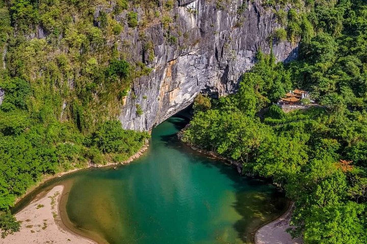 Verken de magnifieke Phong Nha en Paradise Caves in Vietnam, met adembenemende stalactieten en ondergrondse rivieren, foto 40 | wizardtrip