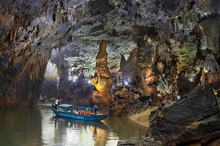 Verken de magnifieke Phong Nha en Paradise Caves in Vietnam, met adembenemende stalactieten en ondergrondse rivieren, foto 41 | wizardtrip