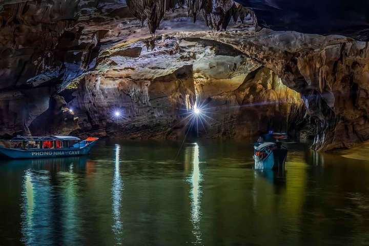 Verken de magnifieke Phong Nha en Paradise Caves in Vietnam, met adembenemende stalactieten en ondergrondse rivieren, foto 42 | wizardtrip
