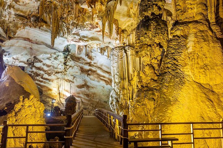 Verken de magnifieke Phong Nha en Paradise Caves in Vietnam, met adembenemende stalactieten en ondergrondse rivieren, foto 44 | wizardtrip