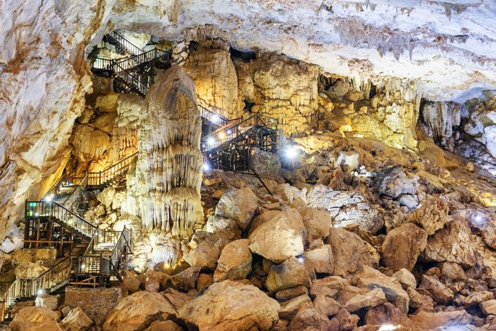 Verken de magnifieke Phong Nha en Paradise Caves in Vietnam, met adembenemende stalactieten en ondergrondse rivieren, foto 45 | wizardtrip