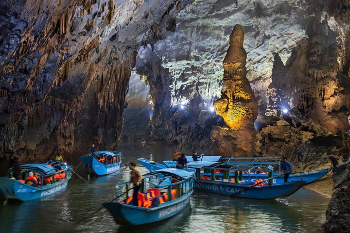 Verken de magnifieke Phong Nha en Paradise Caves in Vietnam, met adembenemende stalactieten en ondergrondse rivieren, foto 46 | wizardtrip