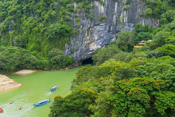 Verken de magnifieke Phong Nha en Paradise Caves in Vietnam, met adembenemende stalactieten en ondergrondse rivieren, foto 47 | wizardtrip