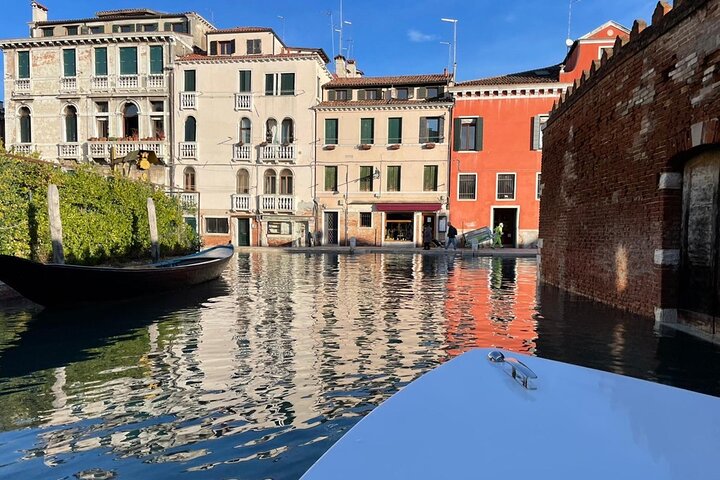 Tour en barco eléctrico por los canales ocultos y monumentos emblemáticos de Venecia, foto 13 | wizardtrip