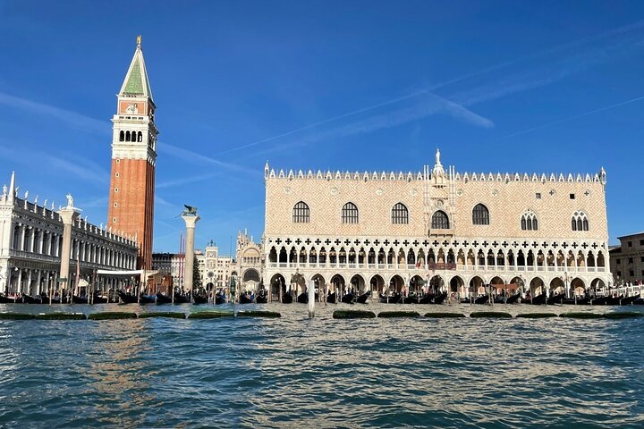 Tour en barco eléctrico por los canales ocultos y monumentos emblemáticos de Venecia, foto 15 | wizardtrip