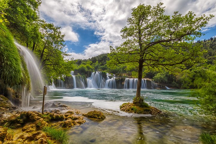 Tour delle Cascate di Krka da Spalato con Giro in Barca e Nuoto | wizardtrip