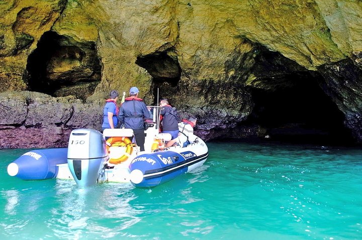 Speedboottocht langs de Benagil-grotten en de kust van de Algarve in Portimão, foto 6 | wizardtrip