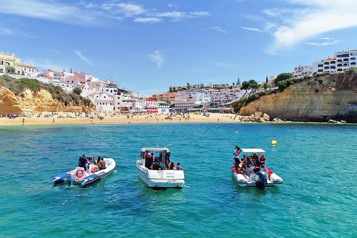 Speedboottocht langs de Benagil-grotten en de kust van de Algarve in Portimão, foto 7 | wizardtrip