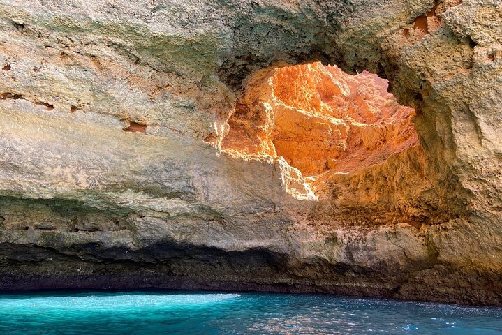 Speedboottocht langs de Benagil-grotten en de kust van de Algarve in Portimão, foto 11 | wizardtrip