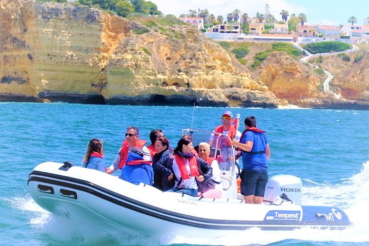 Speedboottocht langs de Benagil-grotten en de kust van de Algarve in Portimão, foto 14 | wizardtrip