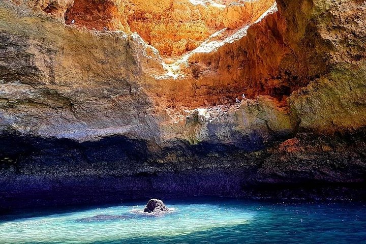 Speedboottocht langs de Benagil-grotten en de kust van de Algarve in Portimão, foto 17 | wizardtrip