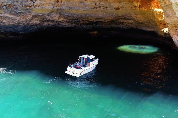 Speedboottocht langs de Benagil-grotten en de kust van de Algarve in Portimão, foto 20 | wizardtrip