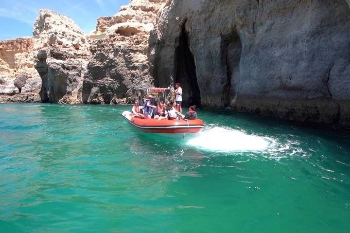 Speedboottocht langs de Benagil-grotten en de kust van de Algarve in Portimão, foto 21 | wizardtrip