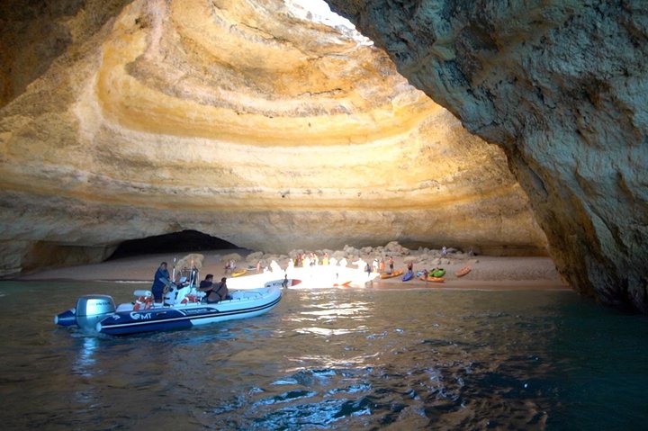 Speedboottocht langs de Benagil-grotten en de kust van de Algarve in Portimão, foto 26 | wizardtrip