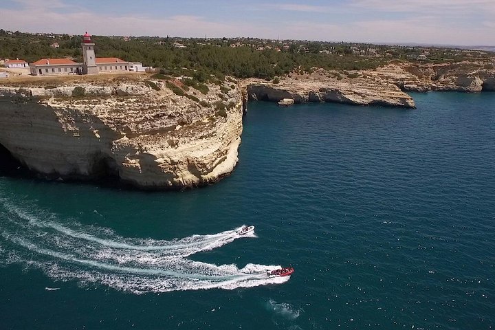 Speedboottocht langs de Benagil-grotten en de kust van de Algarve in Portimão, foto 27 | wizardtrip
