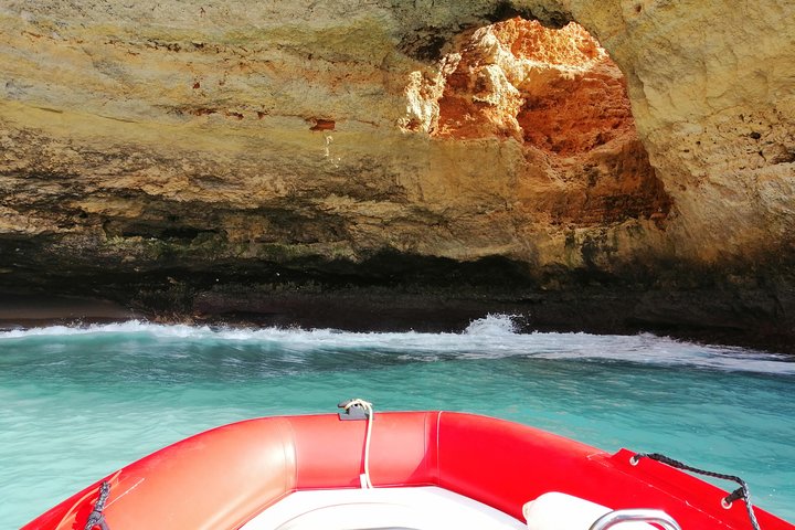 Speedboottocht langs de Benagil-grotten en de kust van de Algarve in Portimão, foto 29 | wizardtrip