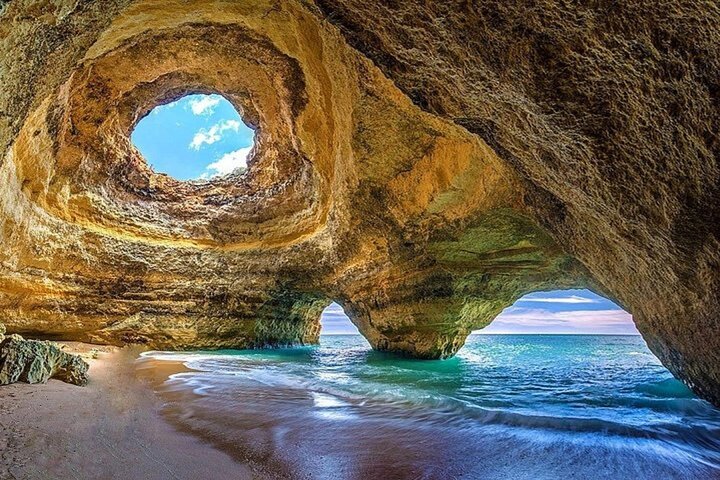Spennende hurtigbåttur som utforsker grottene og kystlinjen nær Portimão og Benagil, Portugal, foto 7 | wizardtrip