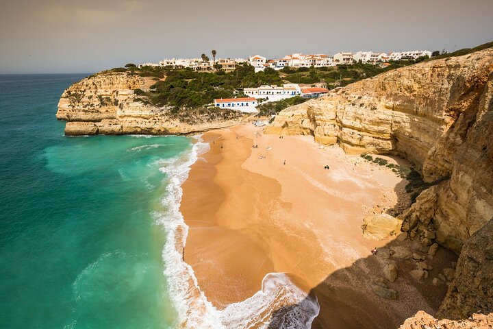 Spennende hurtigbåttur som utforsker grottene og kystlinjen nær Portimão og Benagil, Portugal, foto 9 | wizardtrip
