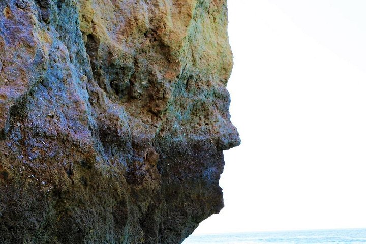 Spennende hurtigbåttur som utforsker grottene og kystlinjen nær Portimão og Benagil, Portugal, foto 14 | wizardtrip