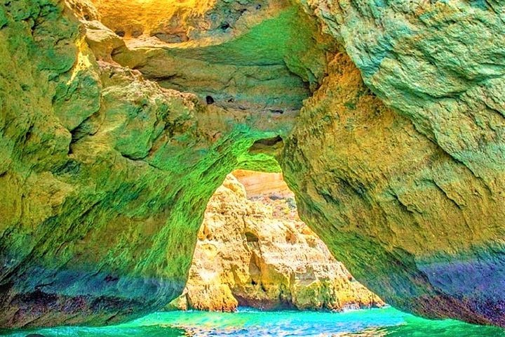 Spennende hurtigbåttur som utforsker grottene og kystlinjen nær Portimão og Benagil, Portugal, foto 18 | wizardtrip