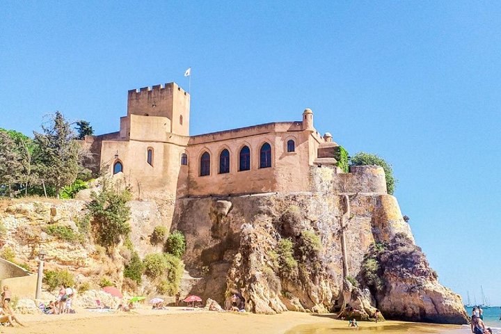 Spennende hurtigbåttur som utforsker grottene og kystlinjen nær Portimão og Benagil, Portugal, foto 20 | wizardtrip
