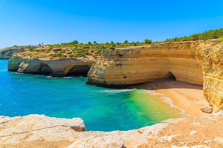 Spennende hurtigbåttur som utforsker grottene og kystlinjen nær Portimão og Benagil, Portugal, foto 22 | wizardtrip