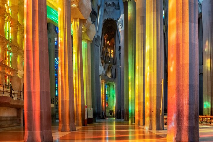Sagrada Familia Golden Hour Small Group and Fast-Track Tickets | wizardtrip