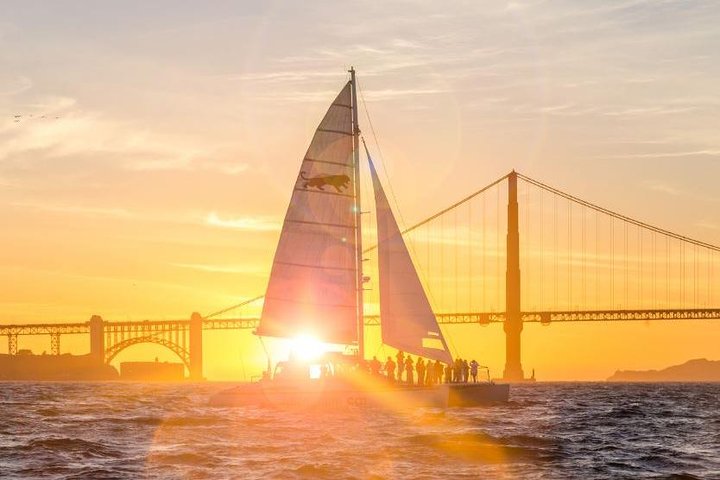 Catamarankrydstogt ved solnedgang i San Francisco Bay | wizardtrip