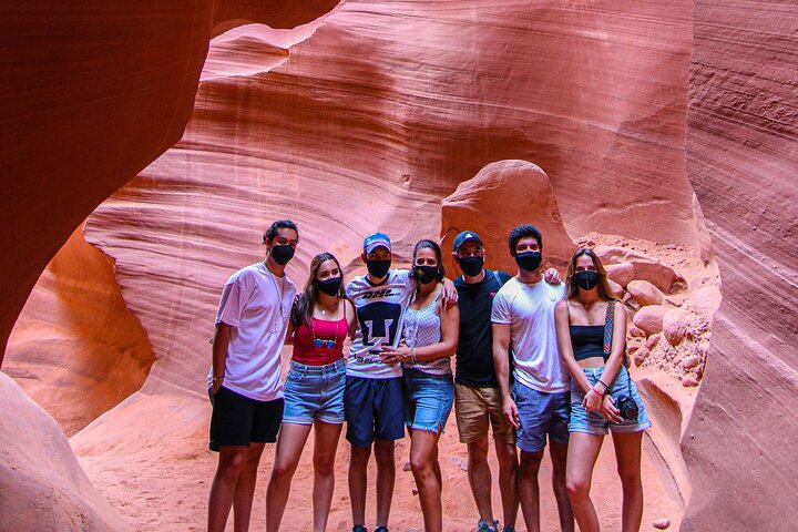 Geführte Wanderung durch die farbenfrohen Sandstein-Slot-Canyons des Lower Antelope Canyon, Page, Arizona, Foto 1 | wizardtrip