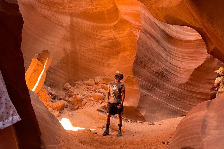Guidet vandretur gennem de farverige sandstenskløfter i Lower Antelope Canyon, Page, Arizona, foto 7 | wizardtrip