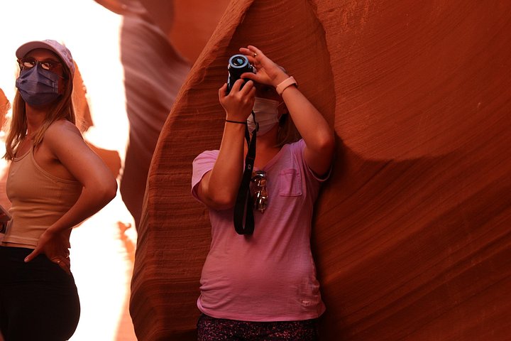 Guidet vandretur gennem de farverige sandstenskløfter i Lower Antelope Canyon, Page, Arizona, foto 18 | wizardtrip