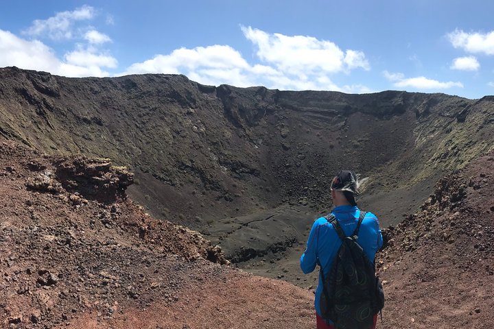 Volcanic trekking tour in Timanfaya National Park, Lanzarote, photo 10 | wizardtrip