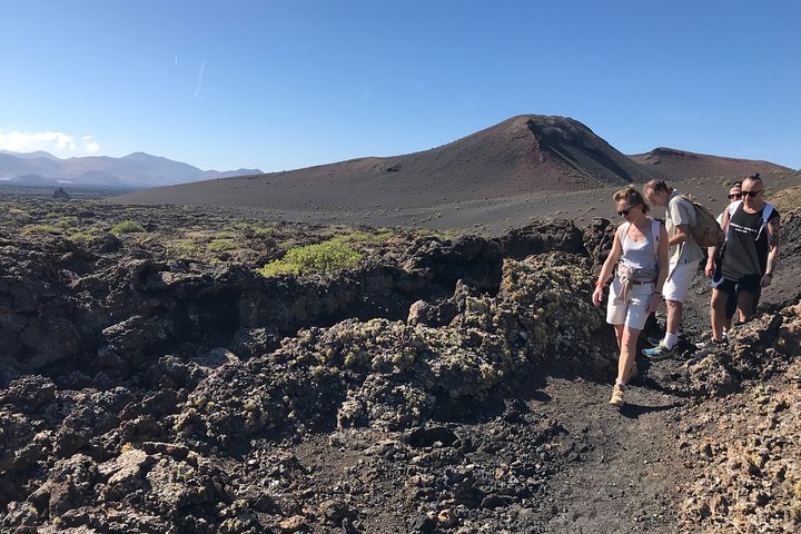 Volcanic trekking tour in Timanfaya National Park, Lanzarote, photo 11 | wizardtrip