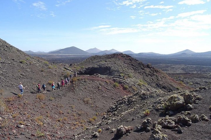 Volcanic trekking tour in Timanfaya National Park, Lanzarote, photo 12 | wizardtrip