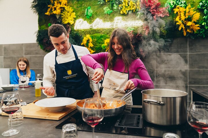Michelin-Trained Chef Pasta Class in Florence | wizardtrip